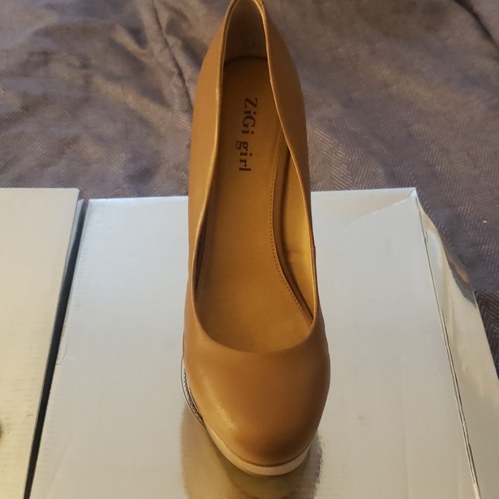 Pumps - Picture 4 of 5